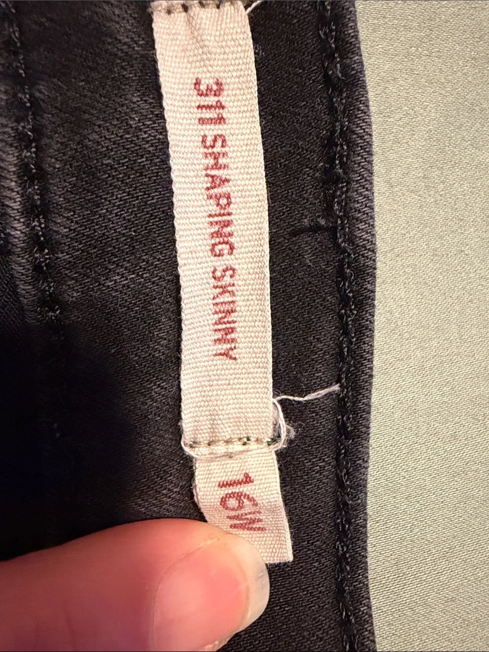 Levi’s 311 Shaping Skinny 16W black jeans